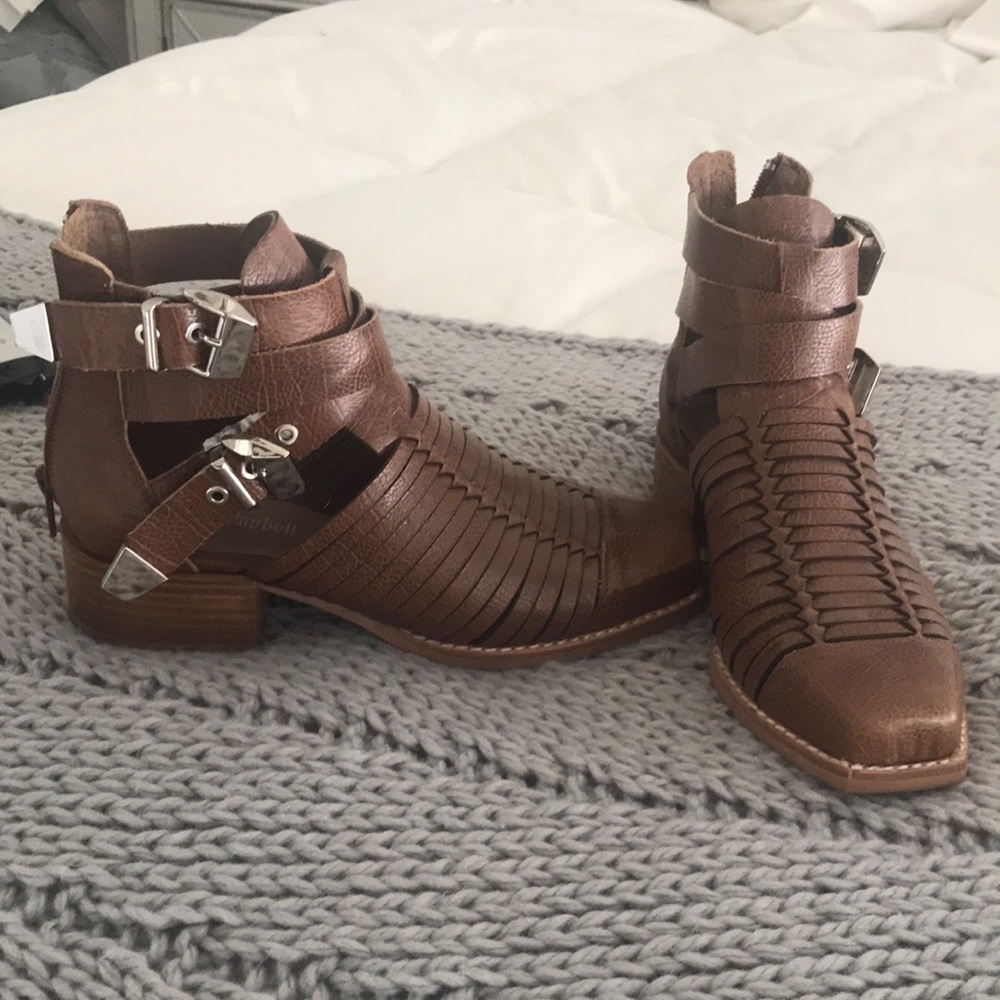 Jeffrey Campbell booties ❤️